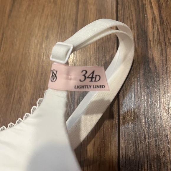 NWT Victoria's Secret Body by Victoria Full Coverage Lightly Lined T-Shirt Bra - Picture 12 of 14